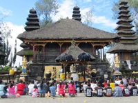 Nord Bali - Besucher und Gebet